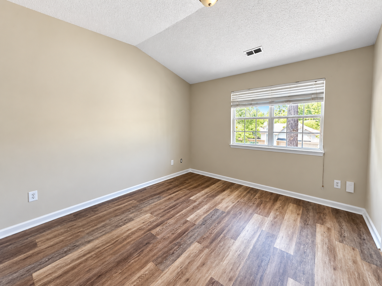 3103 Brockhampton Ct #1 - Photo 7 of 30