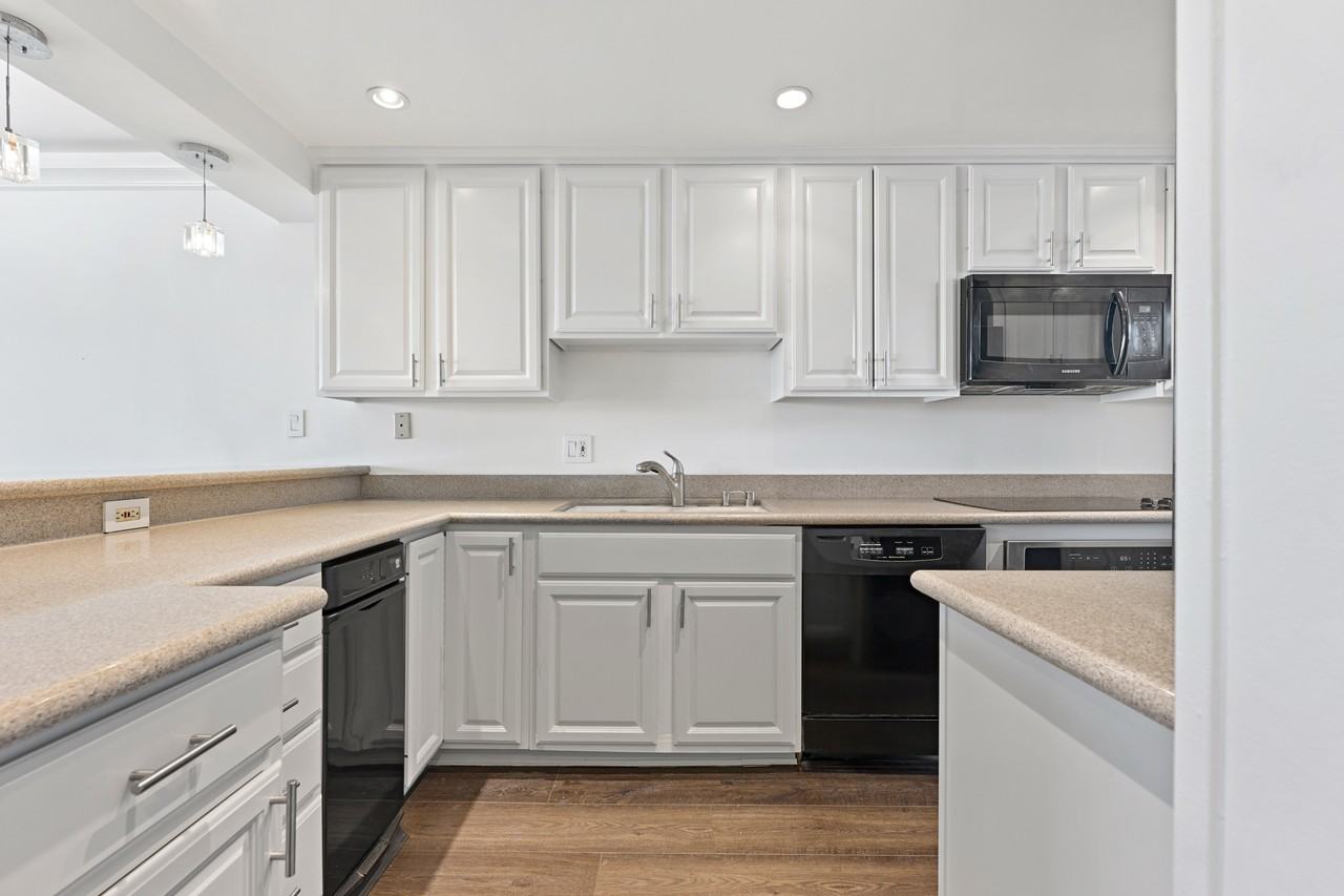 4316 Marina City Dr #531 - Photo 4 of 27