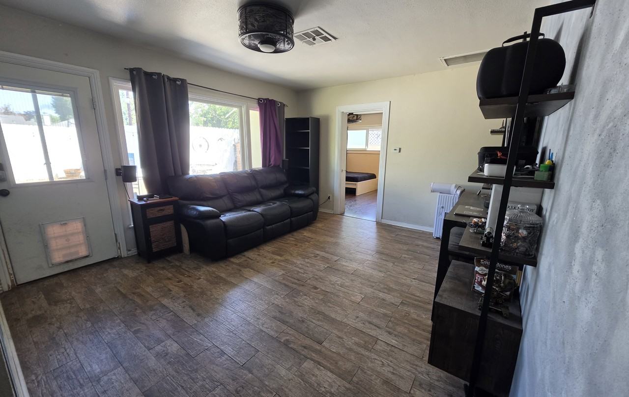 16629 Victory Boulevard - Photo 2 of 25