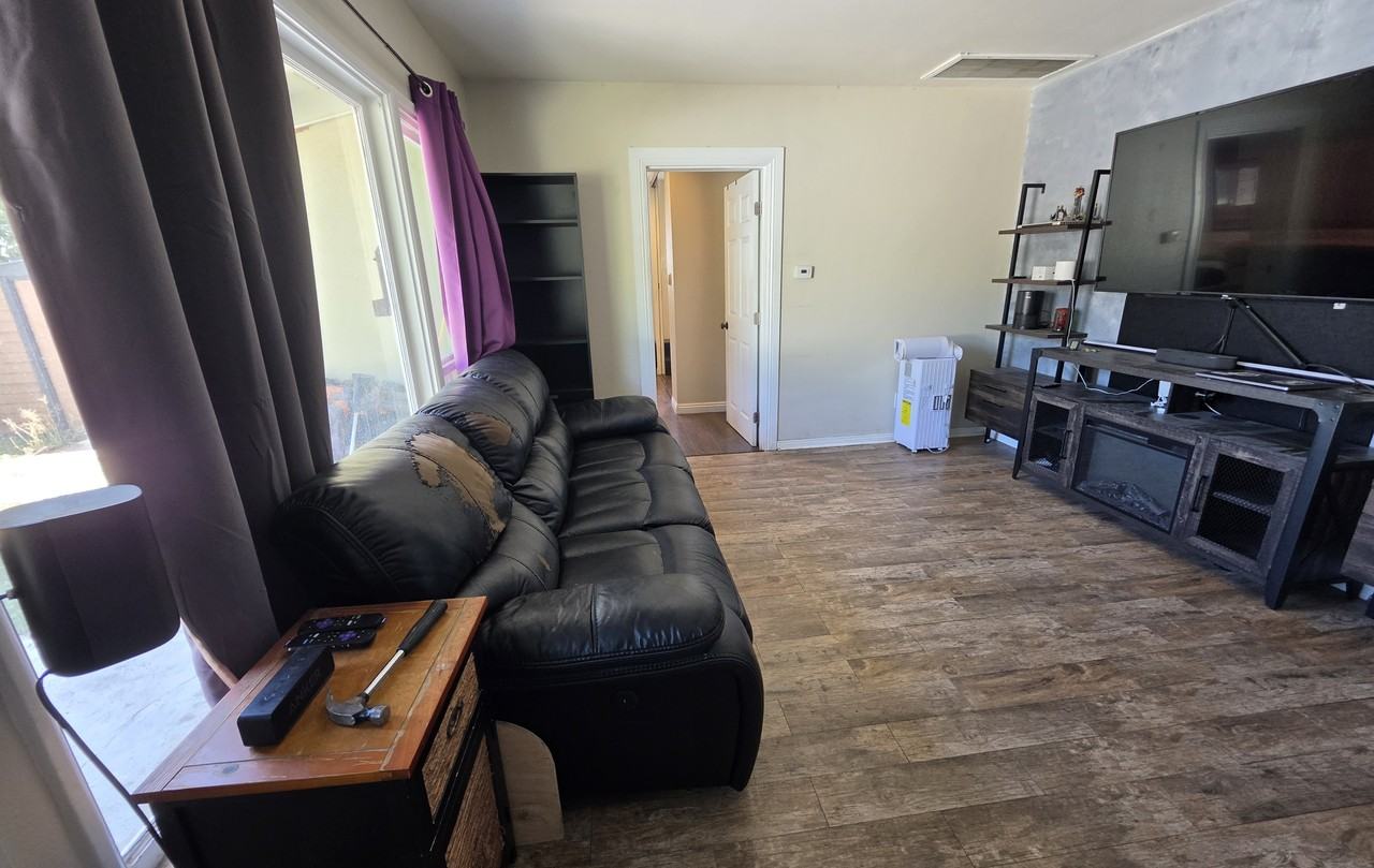 16629 Victory Boulevard - Photo 3 of 25