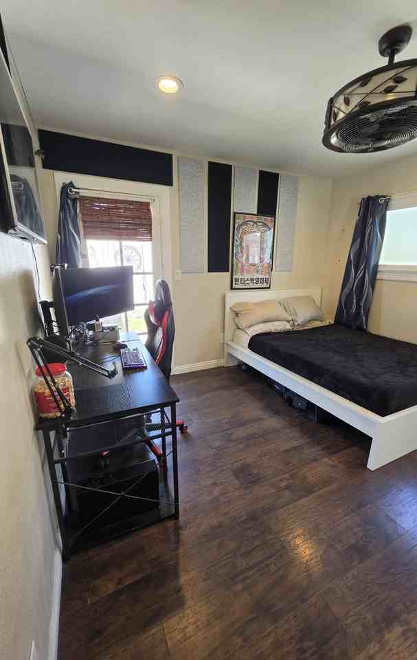 16629 Victory Boulevard - Photo 7 of 25