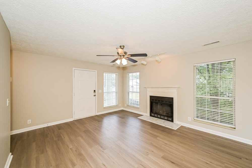 3505 Glenfalls Dr - Photo 5 of 17