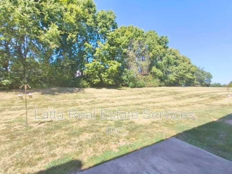 2115 Highridge Dr #B - Photo 3 of 14