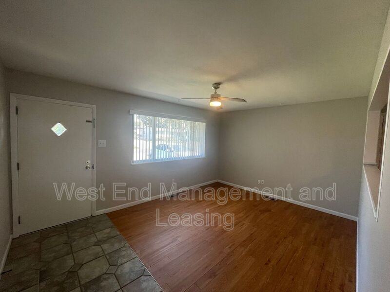 1675 Beverly Dr - Photo 3 of 8