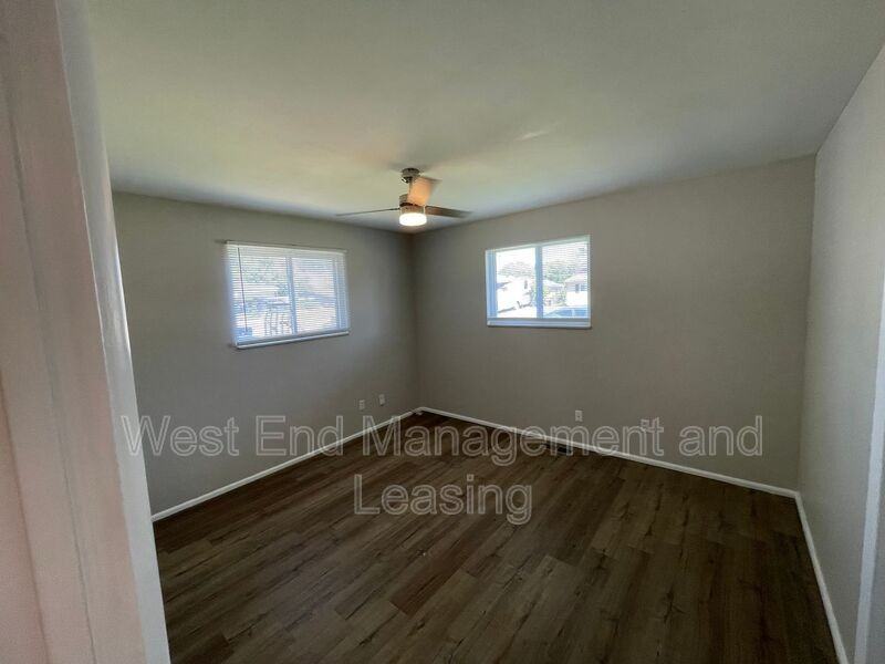 1675 Beverly Dr - Photo 4 of 8