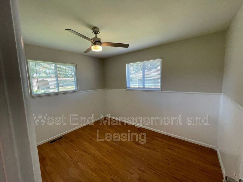 1675 Beverly Dr - Photo 5 of 8