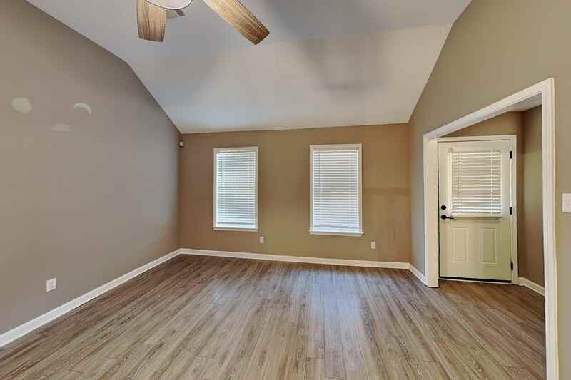 8070 Ellis Rd - Photo 2 of 17