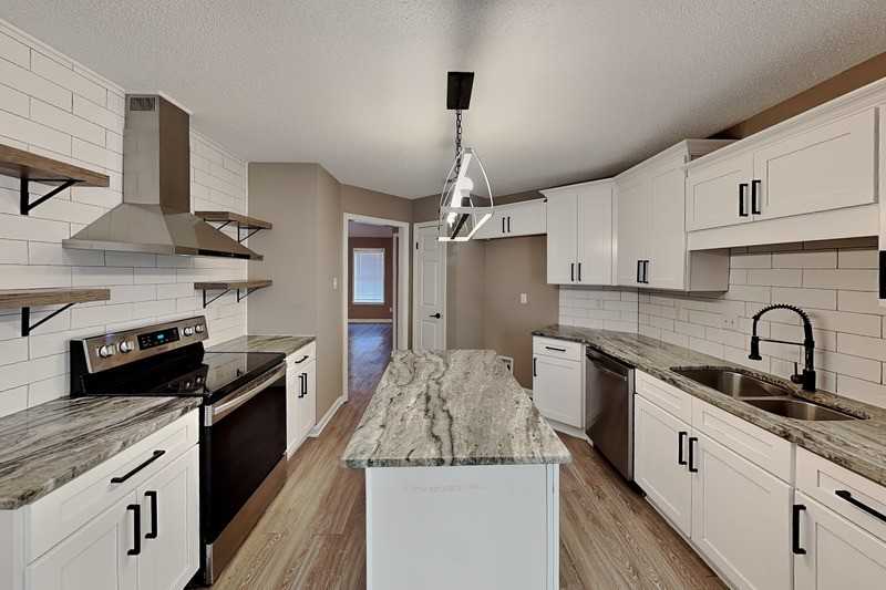 8070 Ellis Rd - Photo 3 of 17