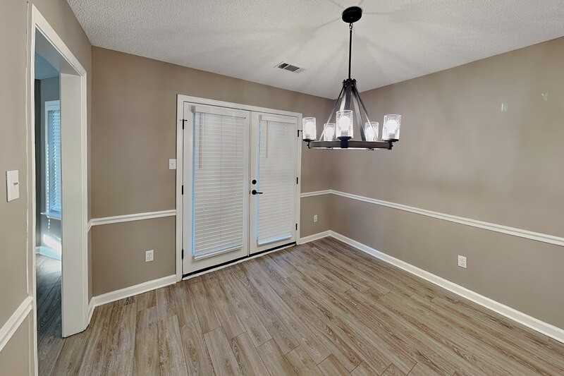 8070 Ellis Rd - Photo 4 of 17