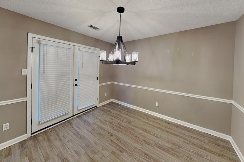 8070 Ellis Rd - Photo 5 of 17