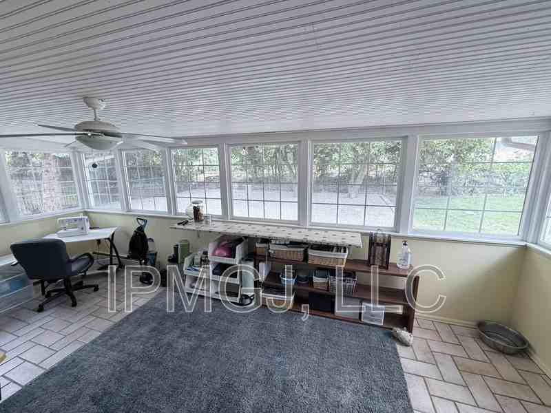 2718 Del Mar Dr - Photo 3 of 16