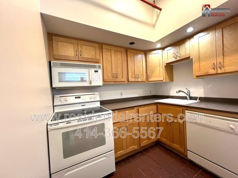 904 E Pearson St #315 - Photo 4 of 14