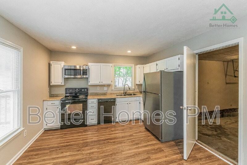 7312 Pebblebrook Dr - Photo 5 of 15