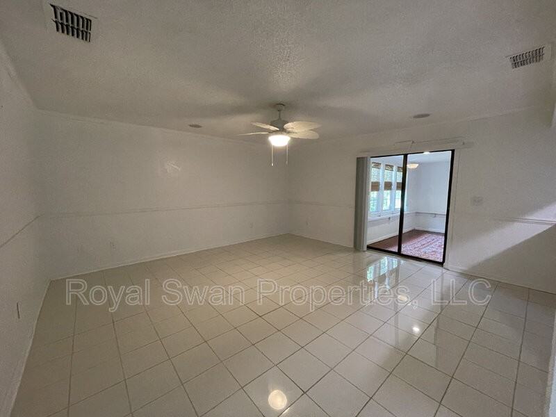 222 Lakeview Dr - Photo 4 of 34