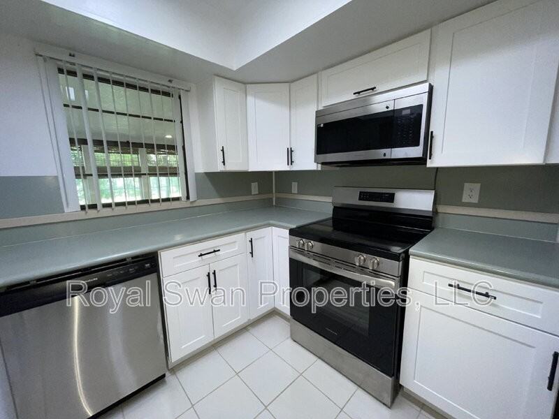 222 Lakeview Dr - Photo 7 of 34