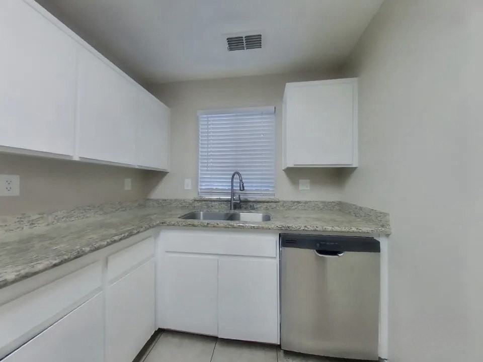 901 Emily Street - Photo 3 of 6