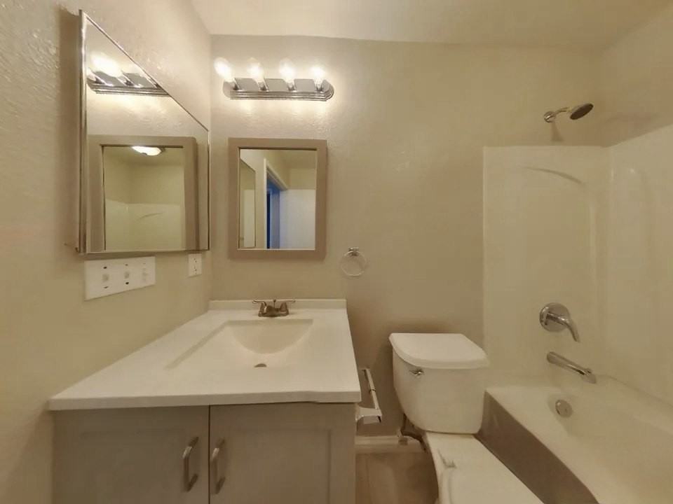 901 Emily Street - Photo 5 of 6