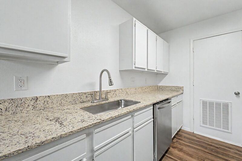 1305 W New Hope Rd - Photo 3 of 21