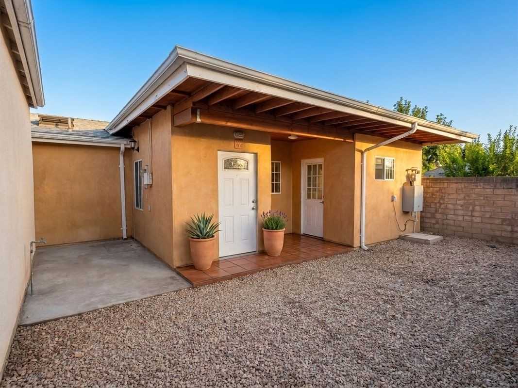 728 Glenoaks Blvd