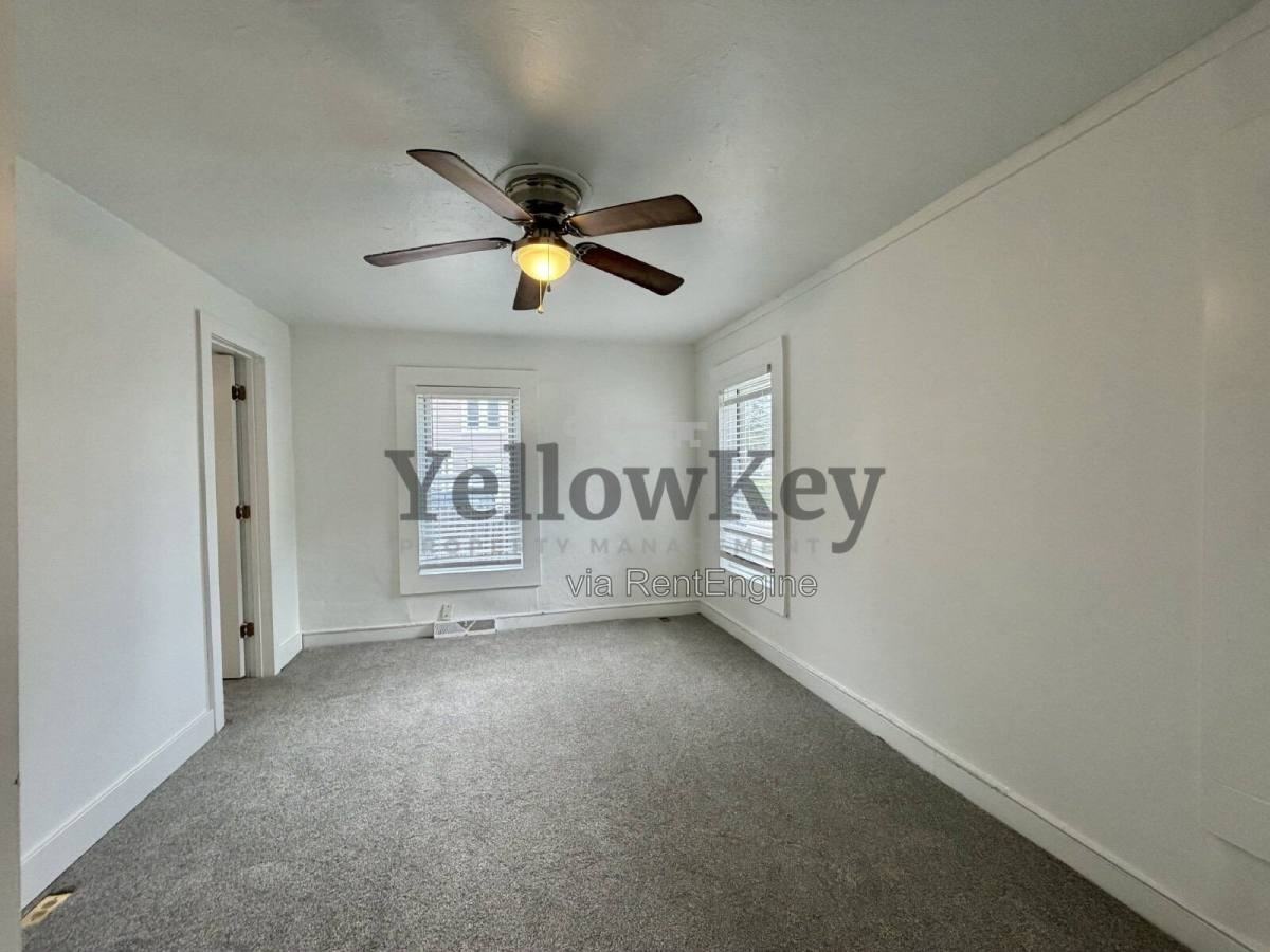 121 S 4th St - Photo 3 of 9