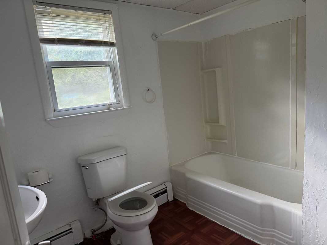 882 Pleasant St - Photo 5 of 16
