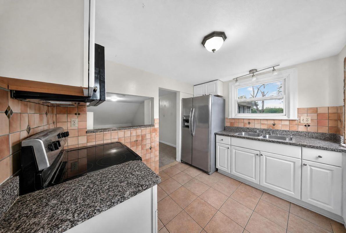 53 Mohican Ave - Photo 4 of 17