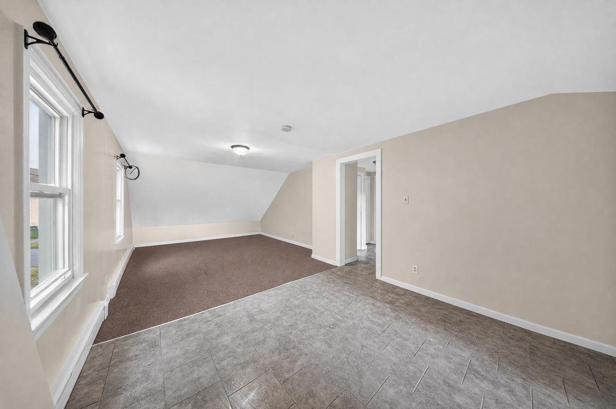 53 Mohican Ave - Photo 5 of 17