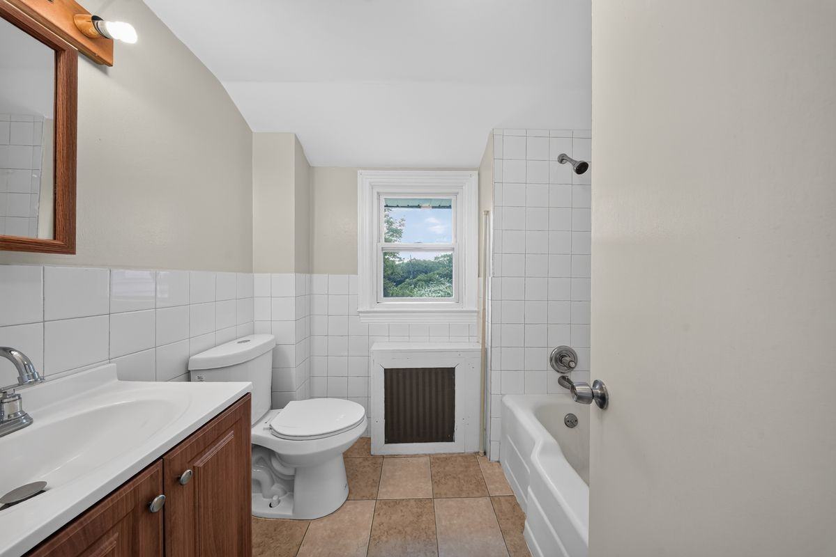 53 Mohican Ave - Photo 7 of 17