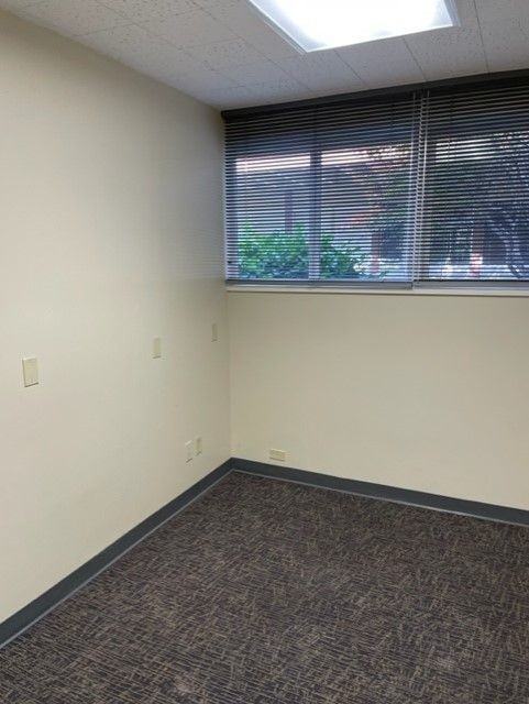 681 Oak Grove Ave - Photo 3 of 9