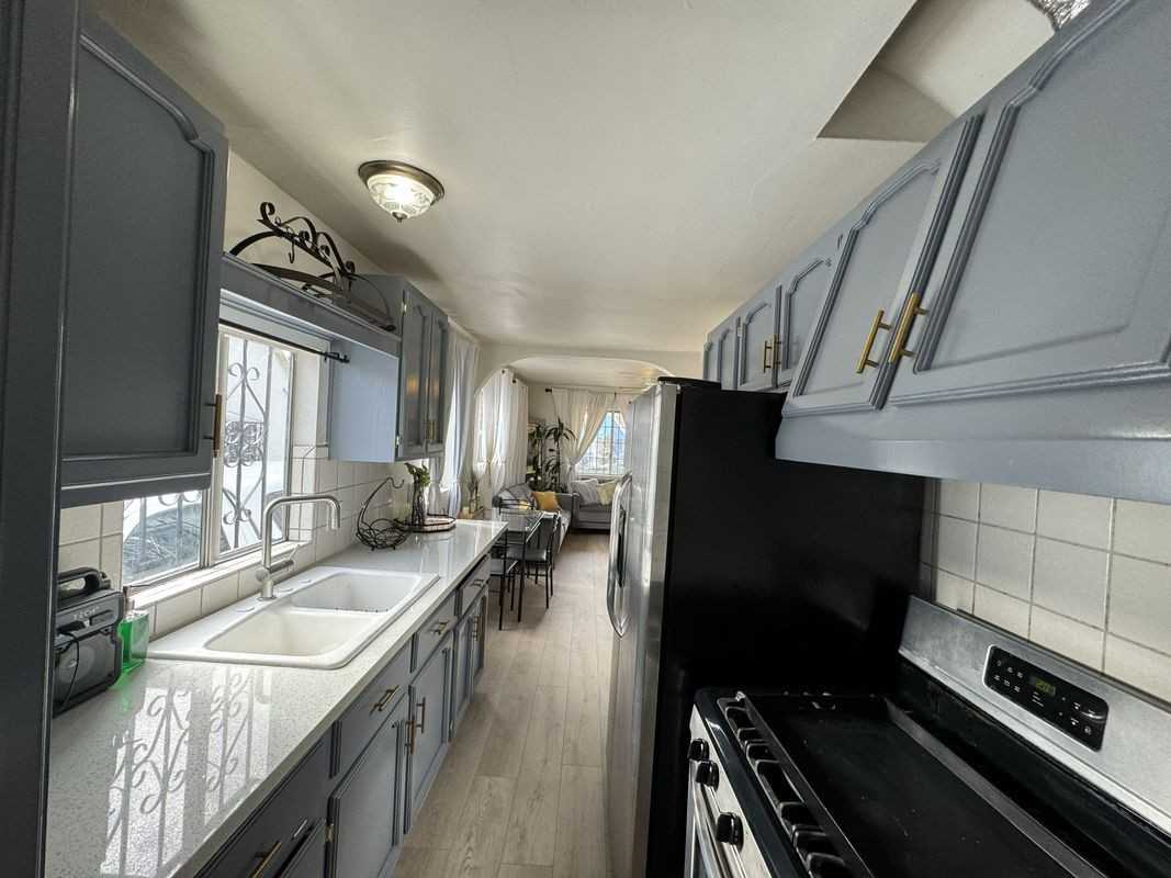 614 Eastmont Ave ##612 - Photo 3 of 4