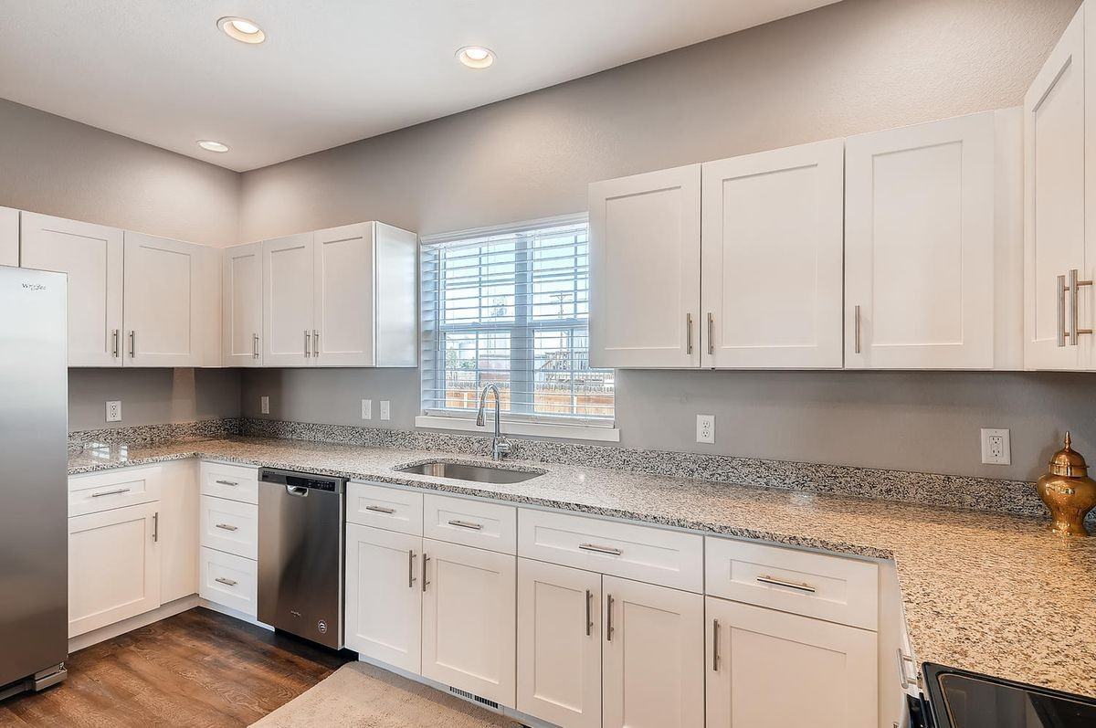 206 Ash St - Photo 2 of 7