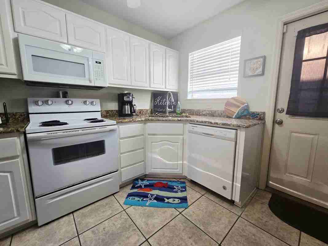 1016 15th St - Photo 4 of 11