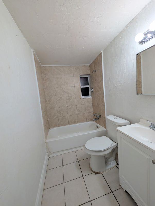 17 Lenox Ct - Photo 2 of 6