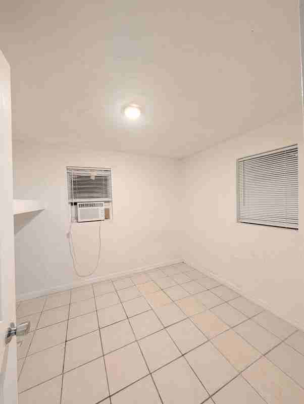 17 Lenox Ct - Photo 3 of 6
