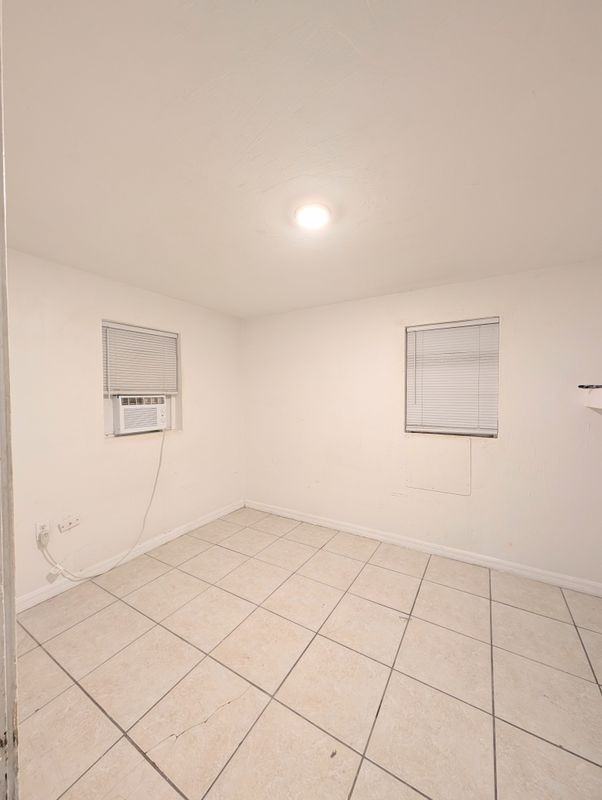 17 Lenox Ct - Photo 4 of 6