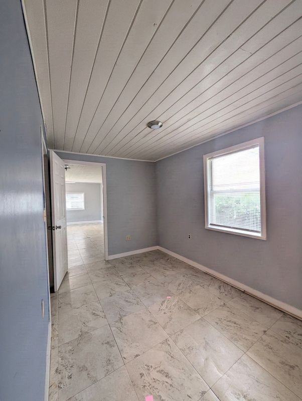 1200 W Kaley Ave ##B - Photo 2 of 3