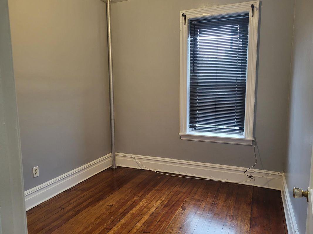 145 S 4th Ave - Photo 7 of 11