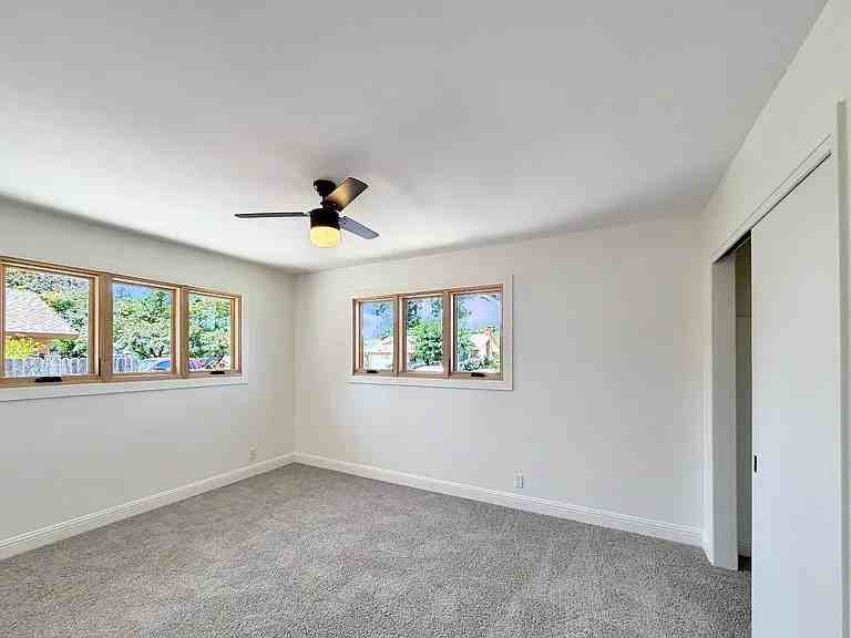 13185 Great Falls Avenue - Photo 4 of 6