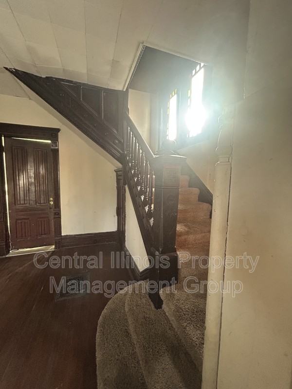 407 E Monroe St - Photo 4 of 6