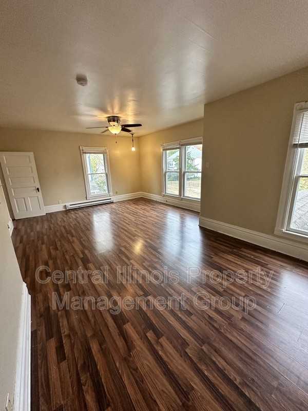 311 E Locust St - Photo 2 of 13