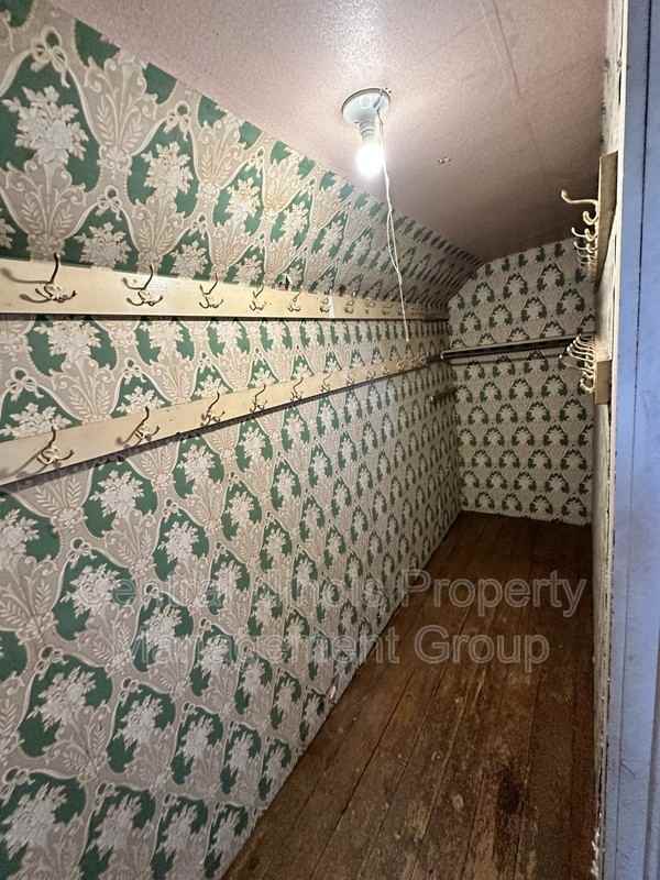 311 E Locust St - Photo 3 of 13