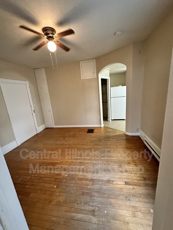 311 E Locust St - Photo 5 of 13