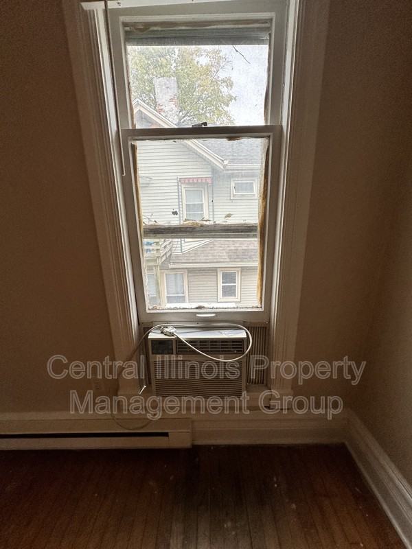 311 E Locust St - Photo 7 of 13