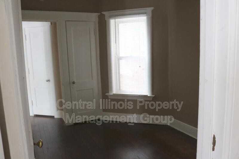 611 W Jefferson St #B - Photo 3 of 15