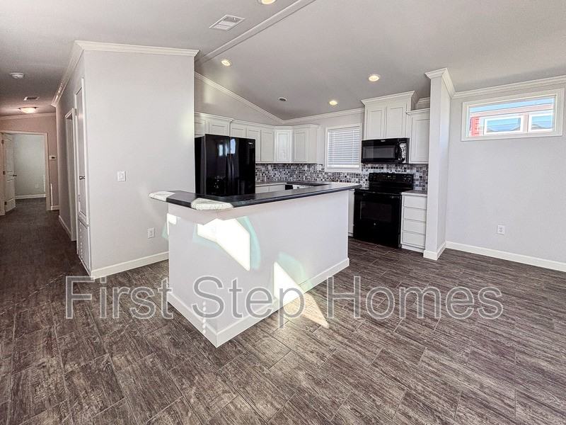 121 Tres Cruces - Photo 2 of 14