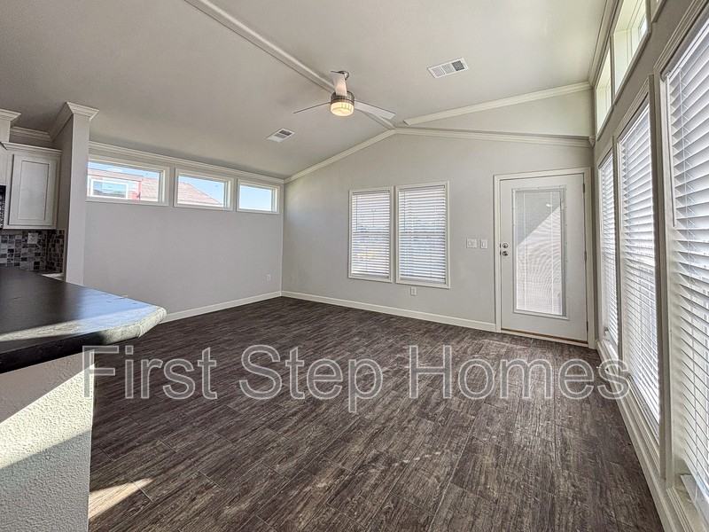 121 Tres Cruces - Photo 5 of 14