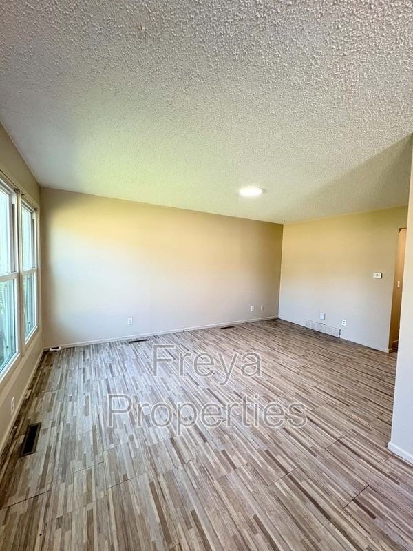 521 E Mckinley Ave - Photo 2 of 11