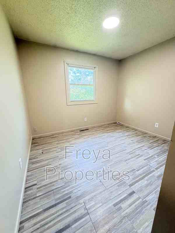 521 E Mckinley Ave - Photo 5 of 11