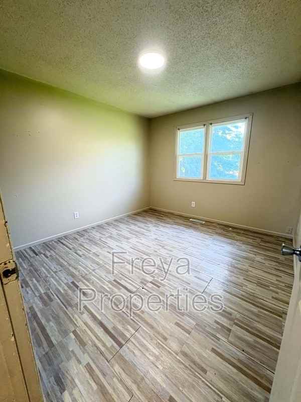 521 E Mckinley Ave - Photo 6 of 11