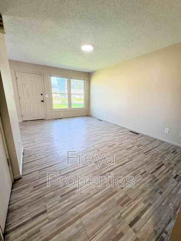 521 E Mckinley Ave - Photo 7 of 11